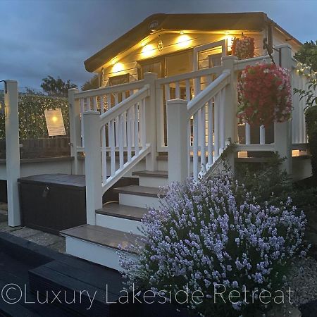 Lakeside Retreat With Hot Tub & Fishing Peg At Tattershall Lakes Country Park酒店 外观 照片