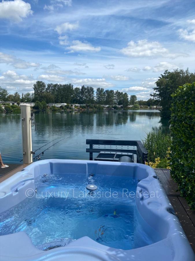 Lakeside Retreat With Hot Tub & Fishing Peg At Tattershall Lakes Country Park酒店 外观 照片