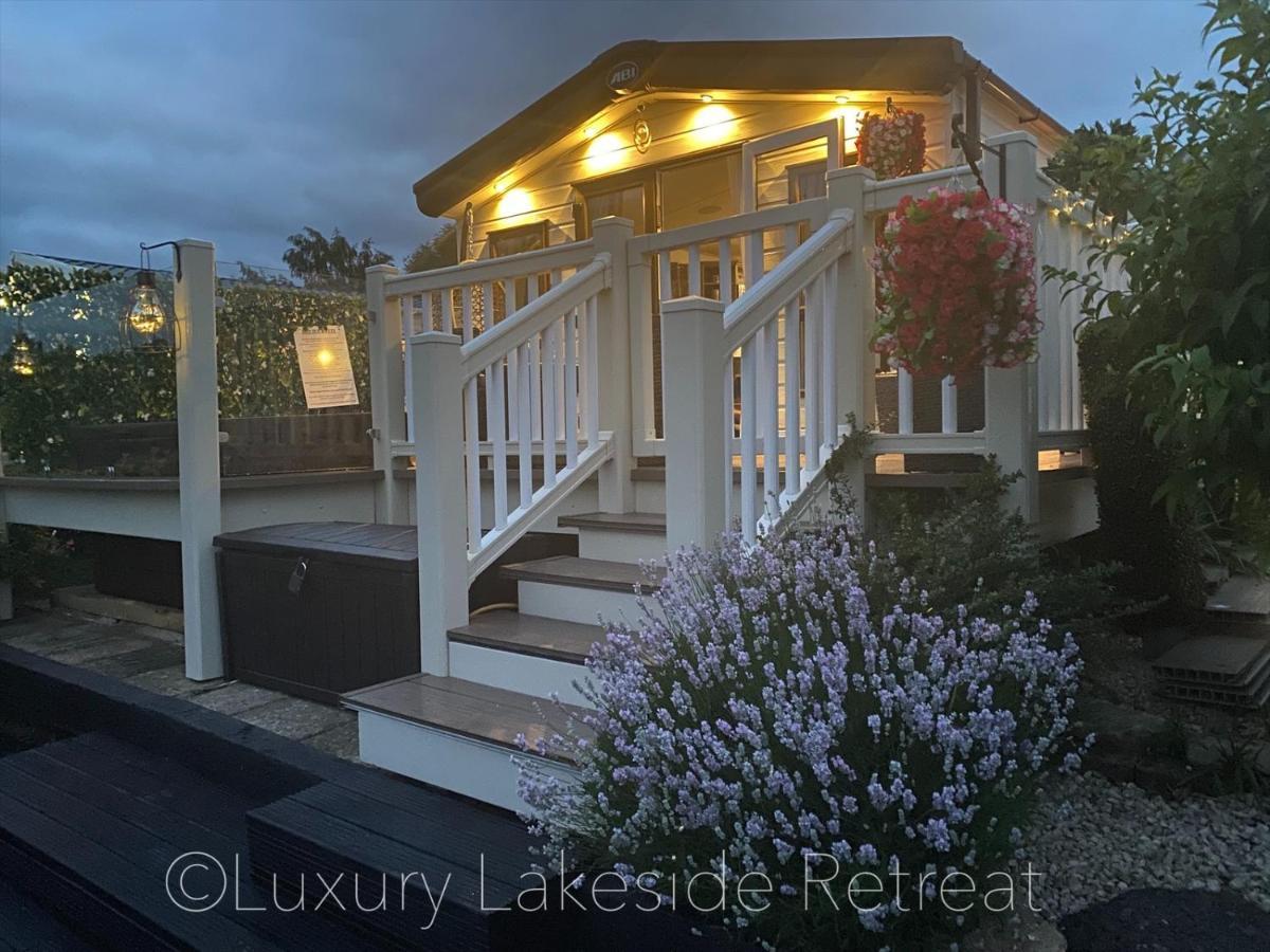 Lakeside Retreat With Hot Tub & Fishing Peg At Tattershall Lakes Country Park酒店 外观 照片