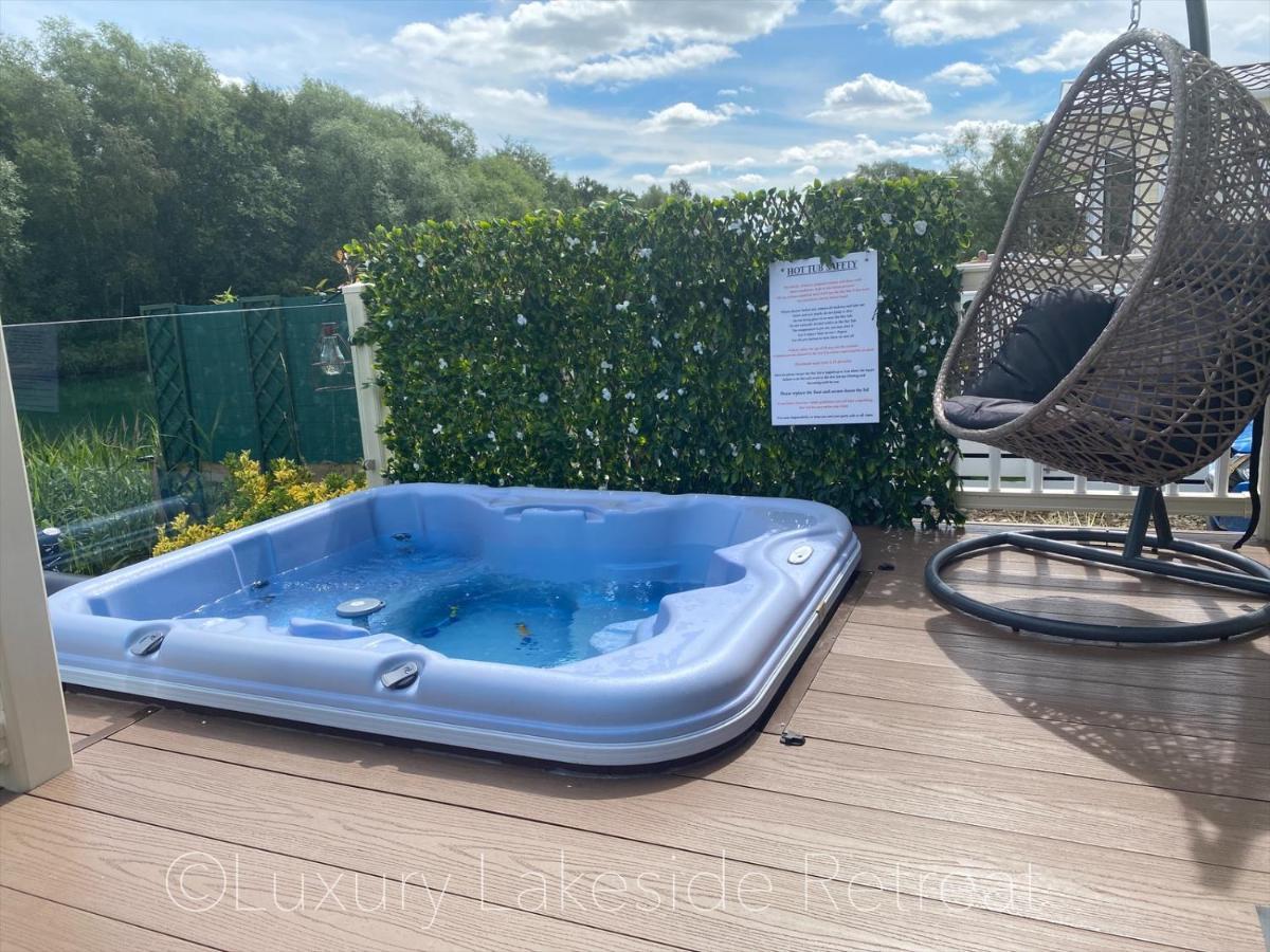 Lakeside Retreat With Hot Tub & Fishing Peg At Tattershall Lakes Country Park酒店 外观 照片