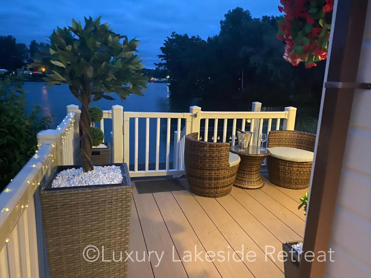 Lakeside Retreat With Hot Tub & Fishing Peg At Tattershall Lakes Country Park酒店 外观 照片