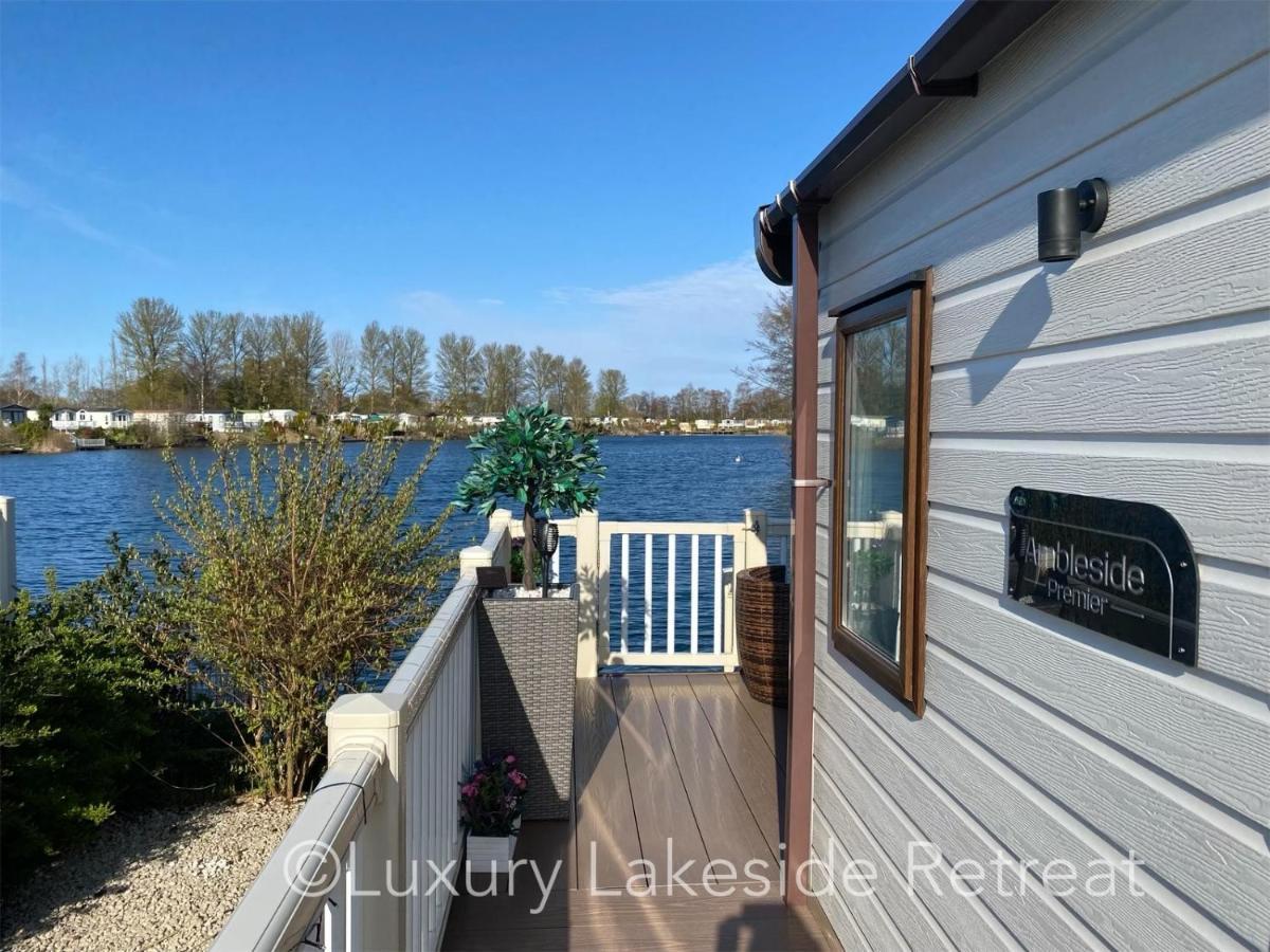 Lakeside Retreat With Hot Tub & Fishing Peg At Tattershall Lakes Country Park酒店 外观 照片