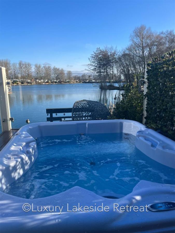 Lakeside Retreat With Hot Tub & Fishing Peg At Tattershall Lakes Country Park酒店 外观 照片