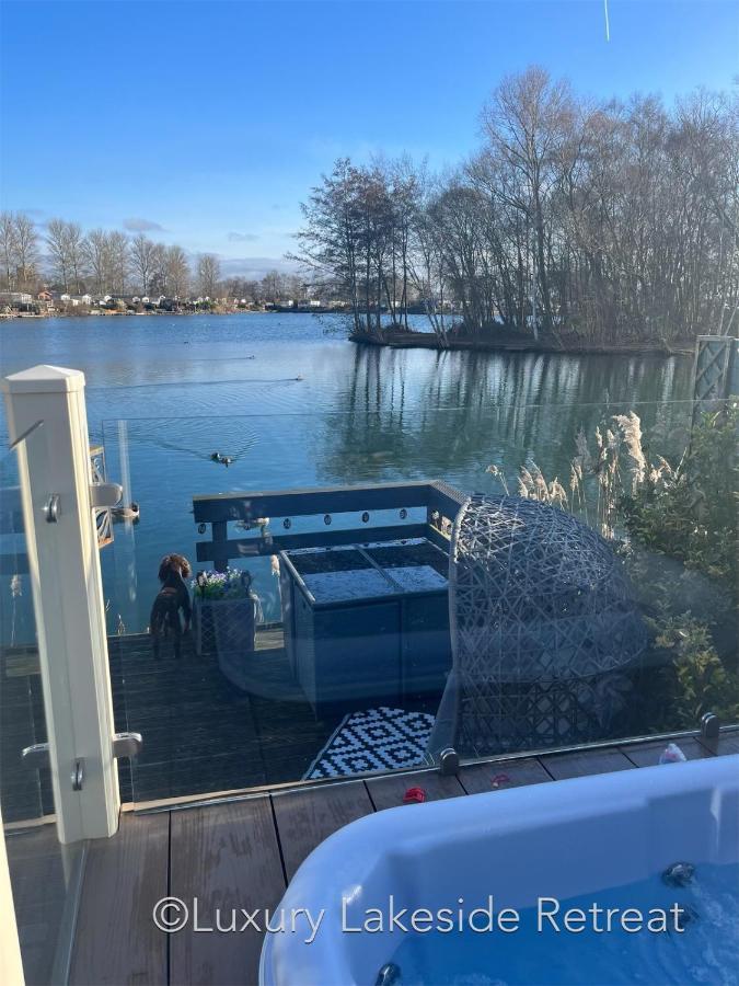 Lakeside Retreat With Hot Tub & Fishing Peg At Tattershall Lakes Country Park酒店 外观 照片